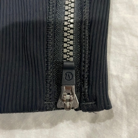 Lululemon capris - Picture 4 of 12